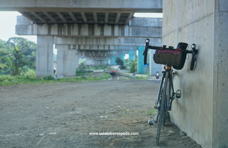 Selalu Bersepeda - Roadbike Wallpaper