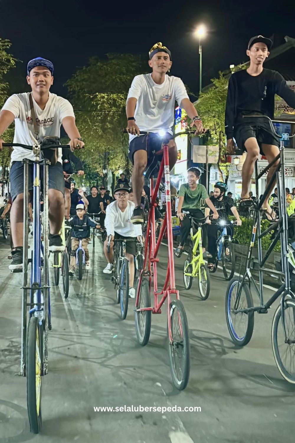 Komunitas Sepeda Tinggi Joga - Tall Bike YK